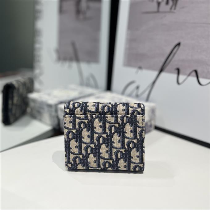 2025228Y 210P182141703